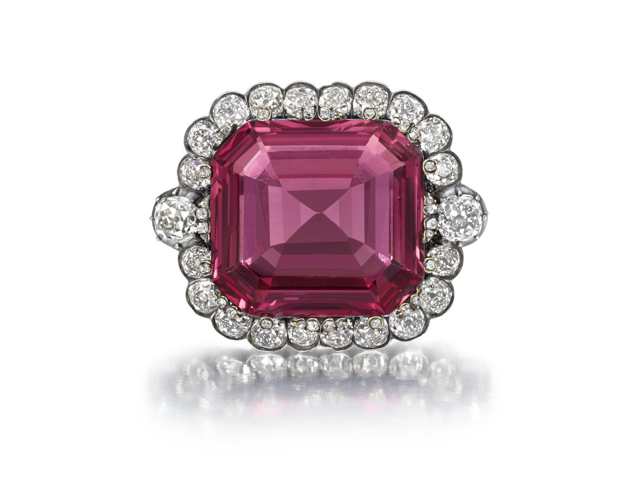 On 24 September 2015, the Hope Spinel sold for $1,464,661 ($29,217/ct), a new auction per carat record for spinel. 