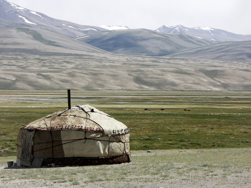 Welcome to Yurtistan A solitary yurt stands on the plain south of Murghab, in Tajikistan's far eastern region. Photo: Vincent Pardieu/fieldgemology.org