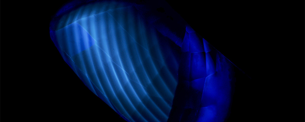 Curved Banding in Flame-Fusion Synthetic Sapphires