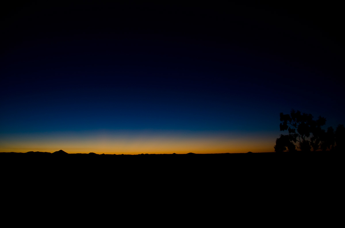 ท้องฟ้ายามสนธยาที่เมืองแซฟไฟร์ใกล้ Rubyvale รัฐควีนส์แลนด์ ออสเตรเลีย ภาพ: Richard W. Hughes คลิกที่ภาพเพื่อขยายขนาด