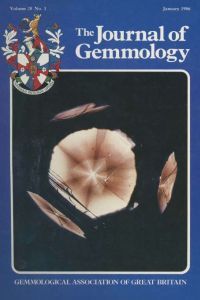 An improved sample holder and its use in the distinction of natural and synthetic ruby as well as natural and synthetic amethyst