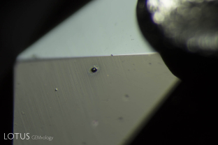 A solidified droplet of glass was found on the surface of this Mozambique ruby, thus suggesting it had been subjected to artificial heat treatment.